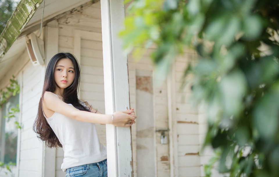 “笑话，凭什么？”人群中，有人怒道：“他刘璋的命是命，那昔日被刘璋迫害至死的那些人的性命难道就不是命了？”